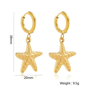 Détails des dimensions des boucles d'oreilles étoile de mer dorées avec texture fine