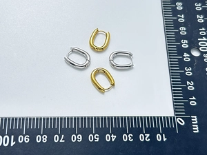 Détail des boucles d'oreilles en acier inoxydable en U avec dimensions or et argent