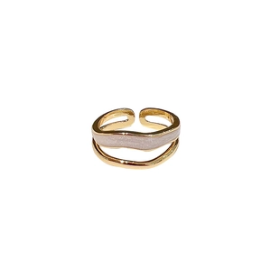 Minimalist double layer wavy open ring in gold and white enamel for women