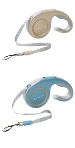 Detail van automatische hondenriemen in koffie en blauw met ergonomische handgrepen