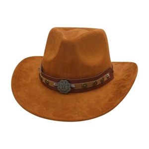 Chapeau de cowboy en daim caramel avec rivets étoiles rétro et bandeau style ethnique
