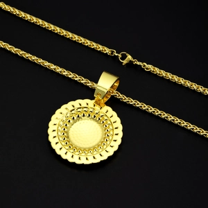 Men's hip hop gold-plated round pendant necklace with sparkling diamonds and braided chain