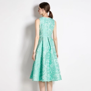 Ärmelloses mintgrünes Jacquard-Kleid mit Blumenmuster, Rückendetails und A-Linie