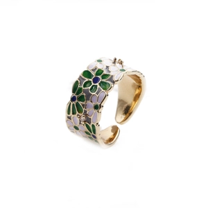 Bague ajustable en cuivre doré avec fleurs en émail vert et lavande et petits strass