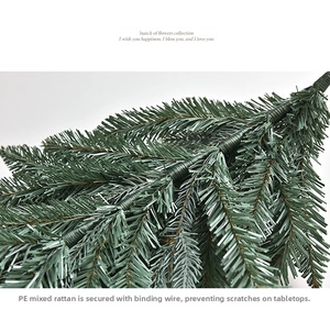 Detail of 135cm PE Christmas garland with realistic pine needles and wire fixation
