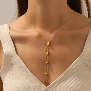 Gold-plated stainless steel Y-necklace with matte heart pendants and sparkling crystal