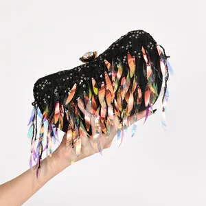 Funkelnde schwarze Pailletten-Abendtasche mit irisierenden Fransen für Partys