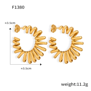 Détail de créoles dorées en spirale de 3,5cm avec dimensions et poids de 11,2g