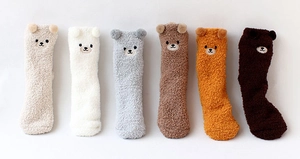 Vue détaillée de chaussettes en molleton corail 6 couleurs avec oreilles d'animaux mignonnes