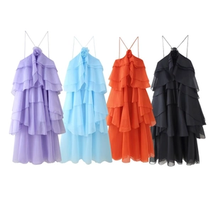 Robe dos nu à plusieurs niveaux avec fleurs 3D en violet, bleu, orange et noir