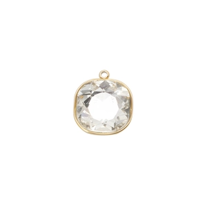 Vue détaillée du pendentif carré en pierre de naissance transparente avec bord doré