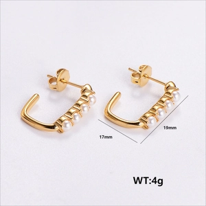 Elegant gold-plated U-shaped earrings with five round white pearls, size 17mm x 19mm