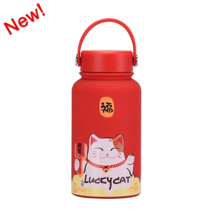 Detail of red 650ml vacuum bottle with matte finish and Lucky Cat pattern print