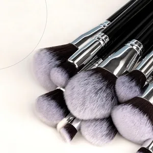 Professionele 40-delige make-up borstelset met zwarte handvaten en zilveren metalen ringen