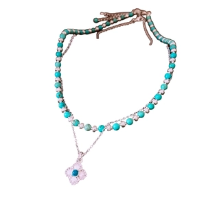 Vintage style double-layered turquoise necklace with flower pendant in silver finish