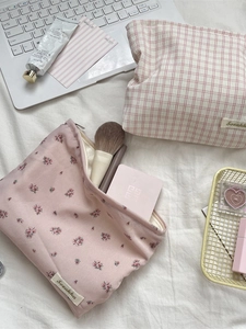 Fresh plaid and floral cosmetic storage bags with zippers for travel and daily makeup