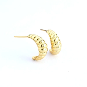 Vintage gold twisted croissant horn earrings in minimalist geometric metal style