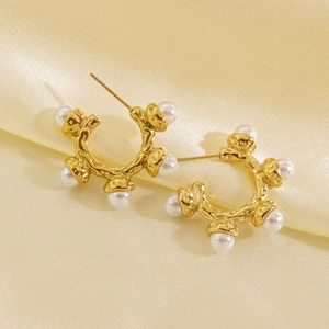 Gold-plated C-shaped hoop earrings featuring irregular texture and inlaid pearls