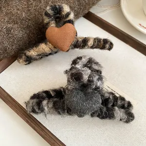 Pinces à cheveux en peluche avec motif cœur léopard pour femmes, style automne-hiver