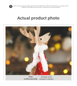 Détail de renne de Noël en bois avec finition rouge et garniture de col en peluche