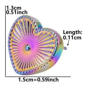 Detailed view of iridescent heart earrings with radial texture and dimensions 1.3x1.5cm