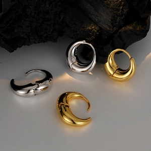 Minimalist S925 sterling silver hoop earrings in gold and silver finish on stones