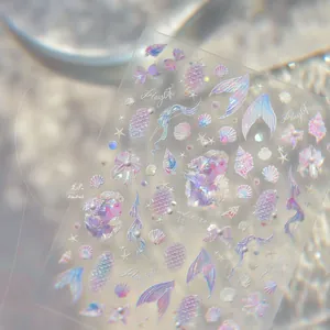 Détails macro d'autocollants sirène 3D pour ongles avec effet laser aurora et perles