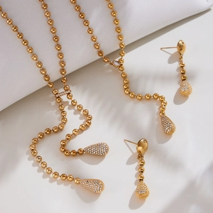 Parure de bijoux plaquée or 18k avec pampilles goutte en zircon et chaîne à billes