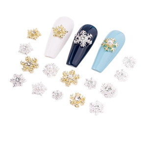 Winter Christmas snowflake nail charms in gold and silver alloys with pearls and diamonds