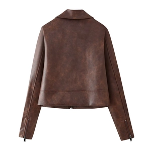 Vue arrière détaillée d'une veste vintage en simili cuir marron foncé à texture lisse