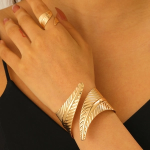 Minimalist gold leaf pattern open cuff bracelet and matching ring jewelry set for women
