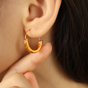 Polished 18K gold-plated U-shaped geometric hoop earrings in minimalist chunky style