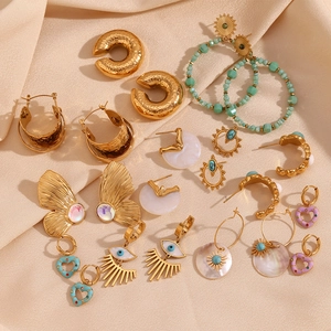 Vintage 18K gold plated earrings set with natural stones and hammered metal textures