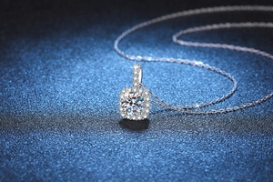 Macro shot of S925 silver pendant featuring a 1 carat moissanite with shimmering halo detail