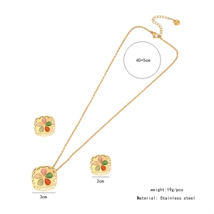 Detailed view of gold stainless steel necklace set with dimensions and weight specs