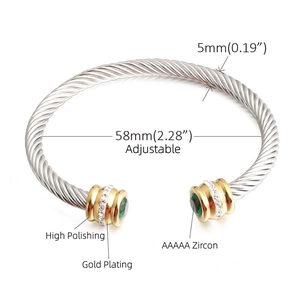 Detail of adjustable twisted cable bracelet with green zircon and 18k gold plating