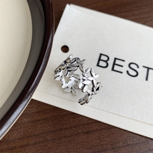 Vintage S925 sterling silver open ring featuring an oxidized hollow leaf clover design