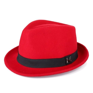 Cappello fedora in lana rossa con nastro nero e fibbia M per l'autunno e l'inverno