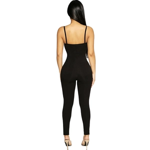 Combinaison moulante noire sans manches pour femme avec bretelles vue de dos