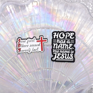 Broches religieuses en émail avec slogan de Jésus et message Hope has a Name