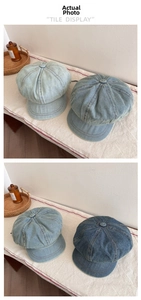 Dettaglio di berretti newsboy in denim vintage in tre tonalità di blu con pannelli cuciti