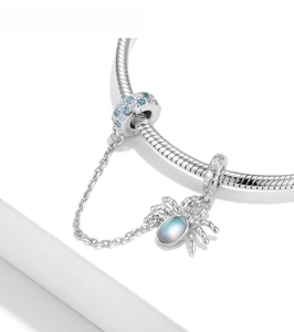 Detail of S925 sterling silver spider safety chain with blue zircon for bracelets
