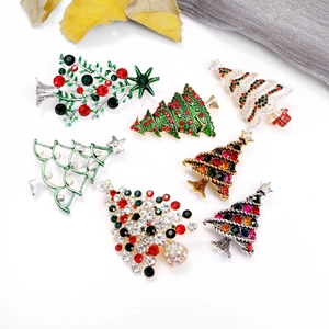 Set van zeven kerstboombroches met strassteentjes en kleurrijke emaille details
