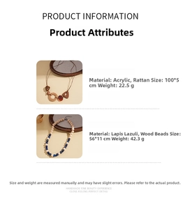Détail du collier bohème en rotin et perles de bois avec dimensions et poids indiqués