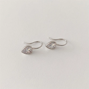 Detail view of heart-shaped 925 silver earrings with sparkling cubic zirconia stones