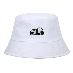 Cappello a secchiello bianco con ricamo panda, cotone traspirante per protezione solare