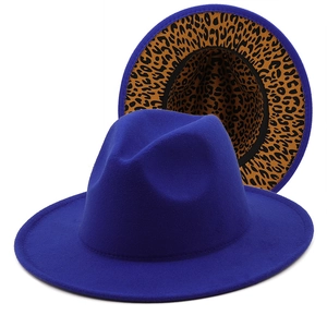 Chapeau fedora bleu royal à bord large avec doublure intérieure motif léopard élégant