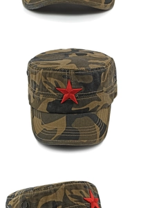 Detail van rood sterborduursel en bos-camouflagepatroon op katoenen militaire platte pet