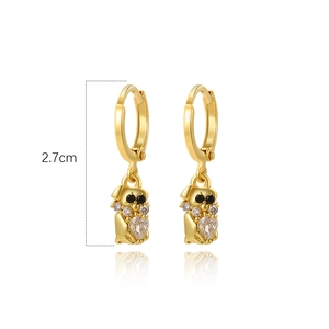 Close-up of golden animal earring with zircons and 2.7cm size measurement