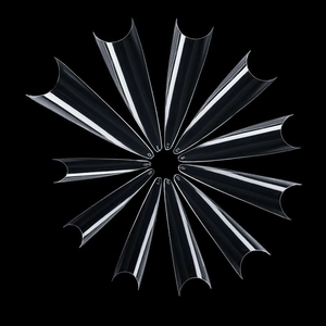 600 pezzi di unghie finte stiletto trasparenti in posa radiale su sfondo nero